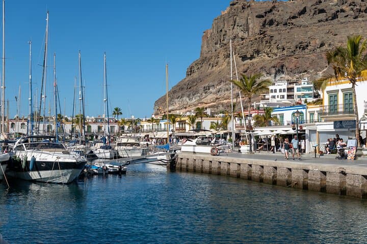 Sesión de fotos en Puerto de Mogán Flowering Seaside Fish Village 9