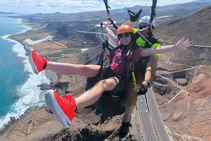 Parapente en ubicación Fast and Furious + Tour a la cueva con recogida 1